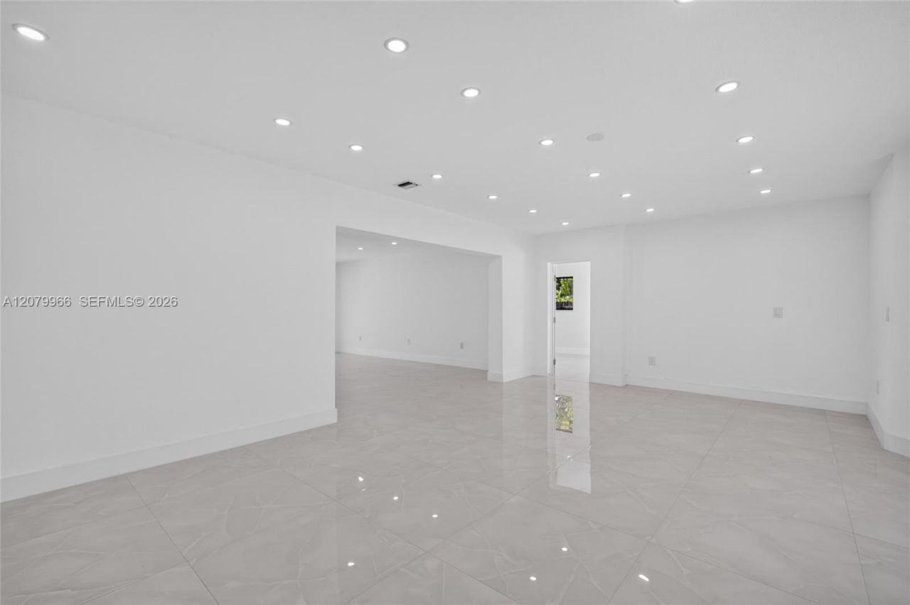 1200 NE 204th Ter , Miami, FL 33179 Photo