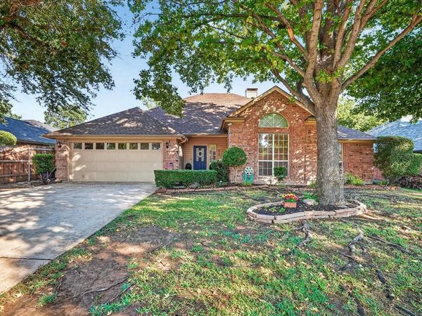 813 Twin Creek Drive, Mansfield, TX 76063