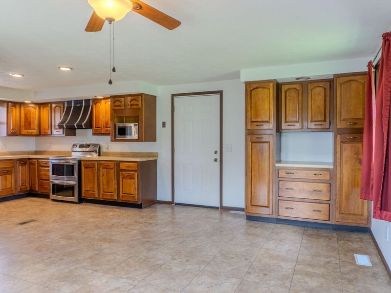 2802 Seymour Lane, Springfield, OH 45503 Photo 6