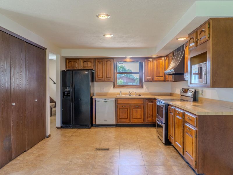 2802 Seymour Lane, Springfield, OH 45503 Photo 7