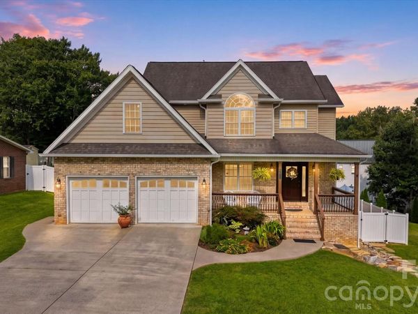6011 Dockside Drive, Hickory, NC 28601
