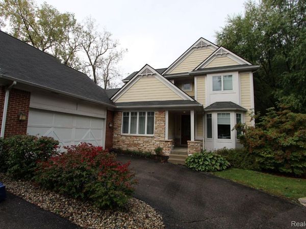 1090 Oakwood Drive , Bloomfield Hills, Mi 48304