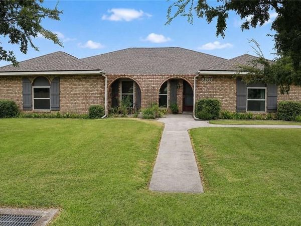 700 OAK Lane , Thibodaux, LA 70301