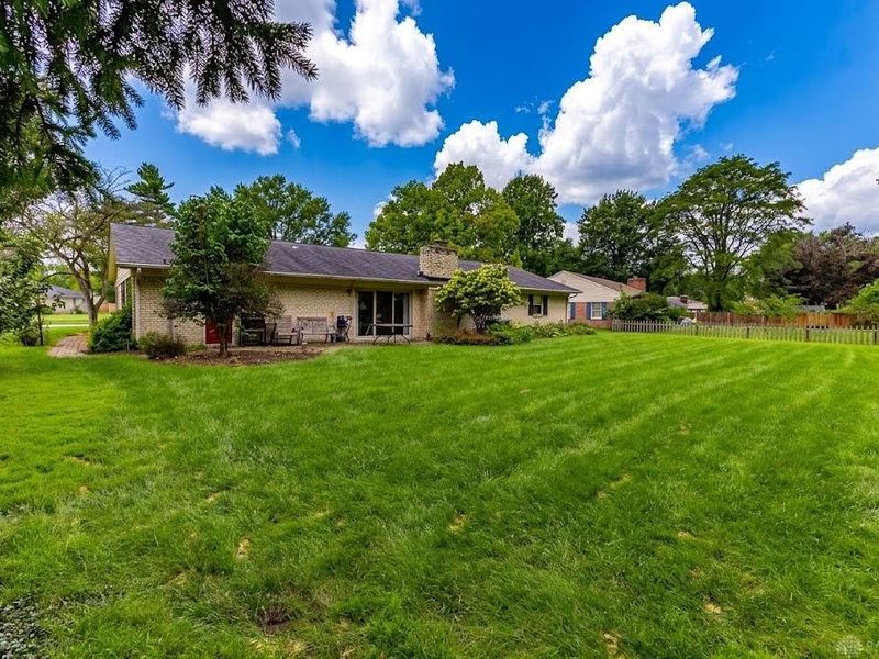 208 N Village Drive, Centerville, OH 45459 Photo 1