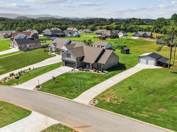 811 Pinebrooke Drive, Maryville, TN 37801