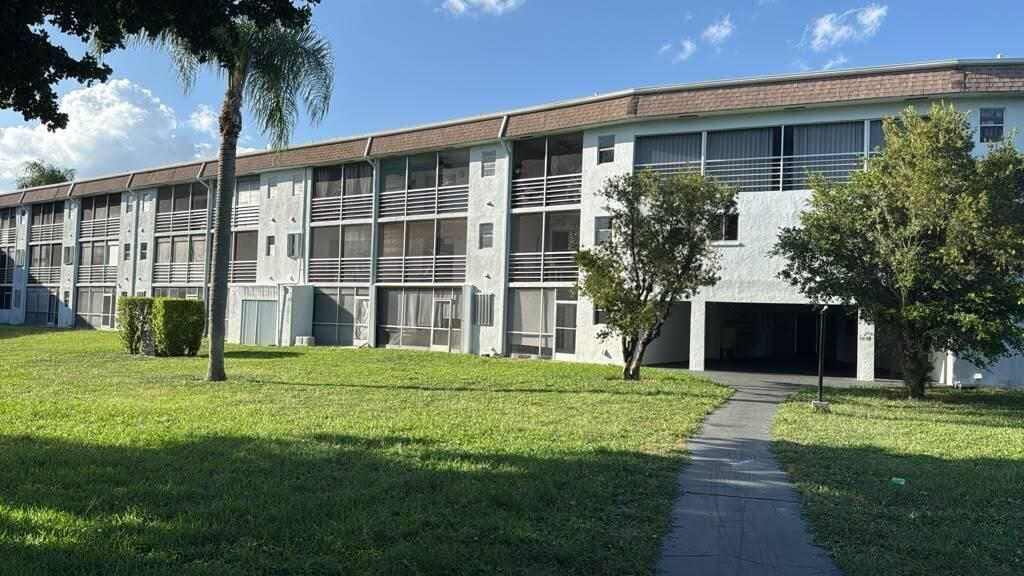 2100 Springdale Boulevard, Unit 310, Palm Springs, FL 33461 Photo