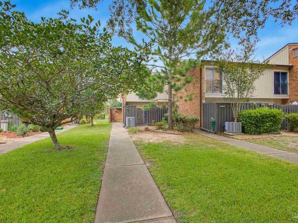 4820 Huron Dr, Pensacola, FL 32507