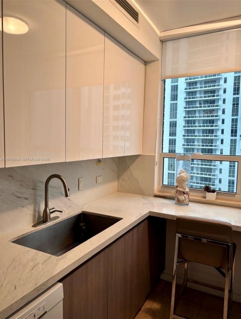801 Brickell Key Blvd, Unit 2110, Miami, FL 33131 Photo
