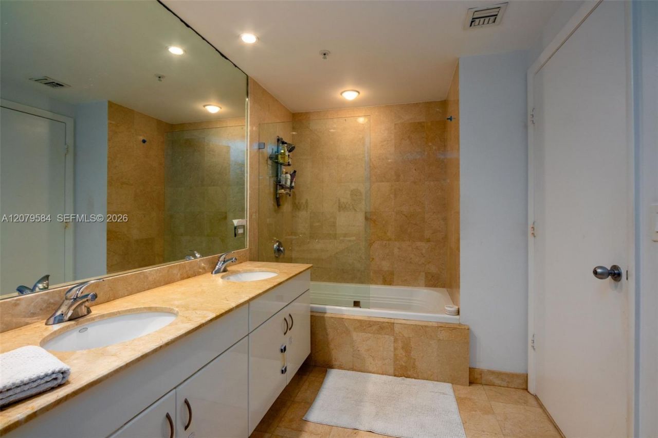 801 Brickell Key Blvd, Unit 2110, Miami, FL 33131 Photo