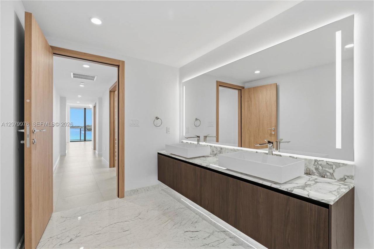 1135 103 St, Unit 403, Bay Harbor Islands, FL 33154 Photo