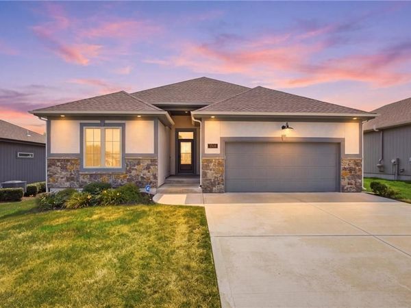 1905 NE 111th Court, Kansas City, MO 64155