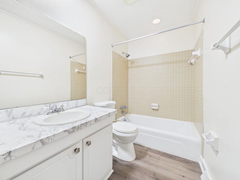 1577 Sandringham Court, Columbus, OH 43220 Photo 16