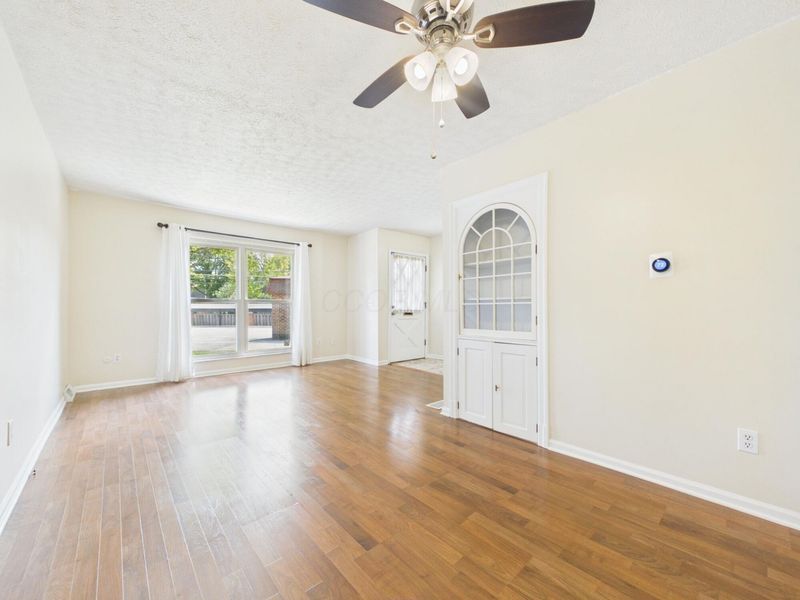 1577 Sandringham Court, Columbus, OH 43220 Photo 4