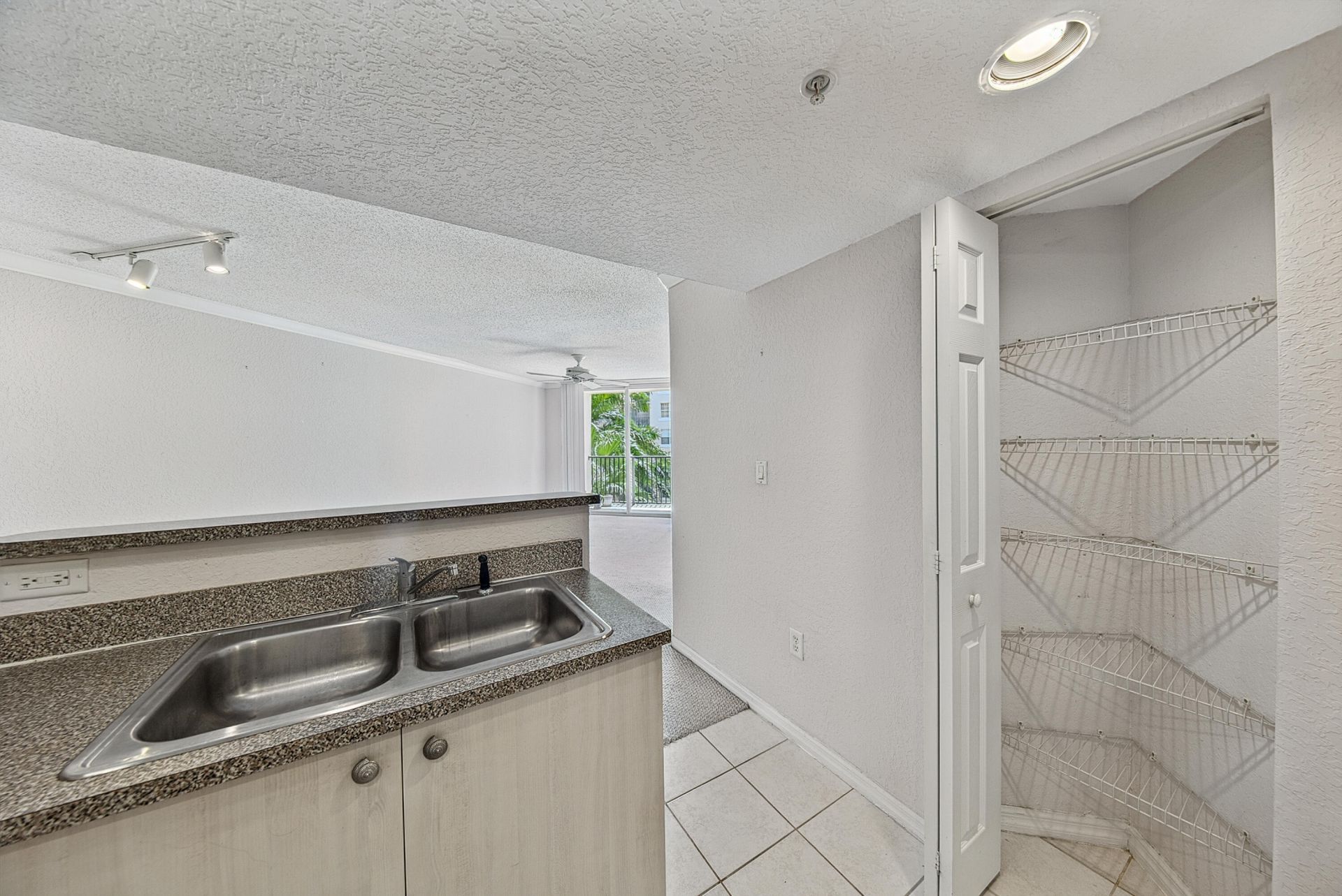1801 N Flagler Drive, Unit 631, West Palm Beach, FL 33407 Photo