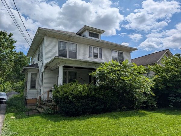 616 East Avenue , Elyria, OH 44035