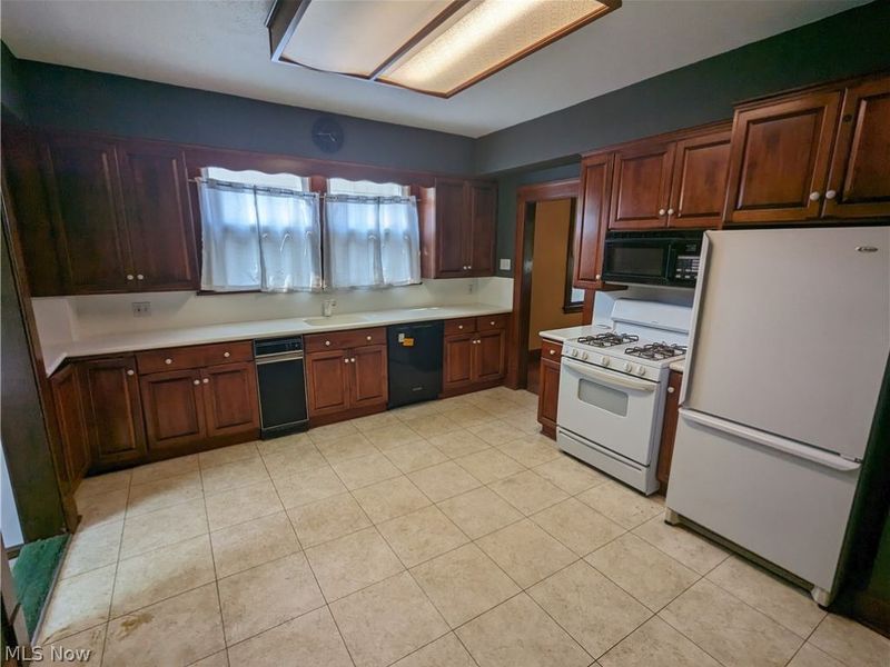 616 East Avenue, Elyria, OH 44035 Photo 10
