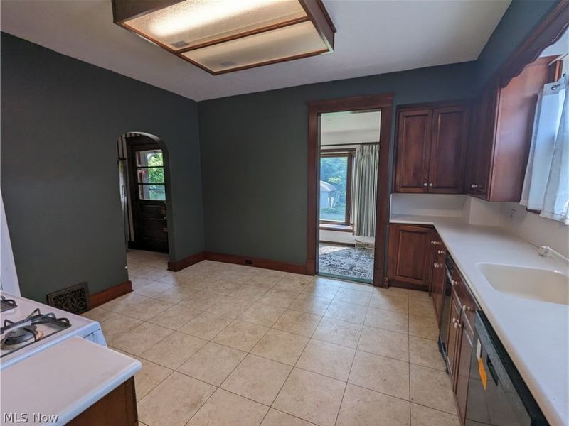 616 East Avenue, Elyria, OH 44035 Photo 11