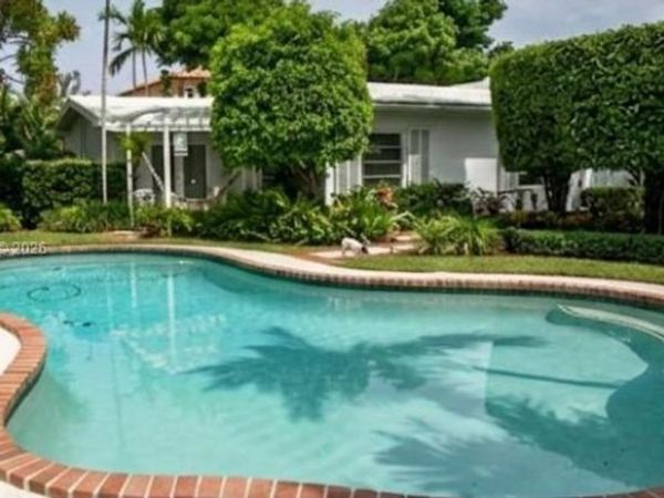 2421 NE 13th St, Fort Lauderdale, FL 33304