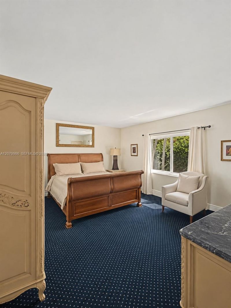 2421 NE 13th St, Fort Lauderdale, FL 33304 Photo