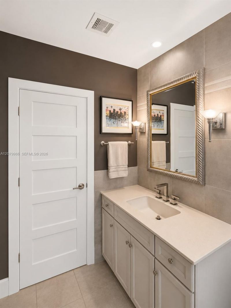 2421 NE 13th St, Fort Lauderdale, FL 33304 Photo