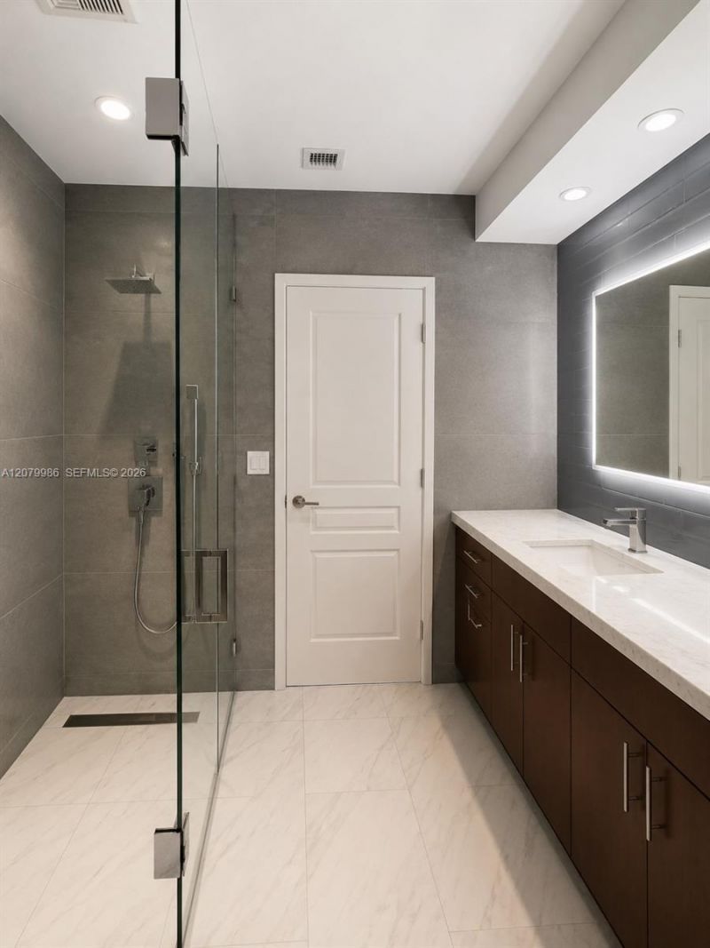 2421 NE 13th St, Fort Lauderdale, FL 33304 Photo