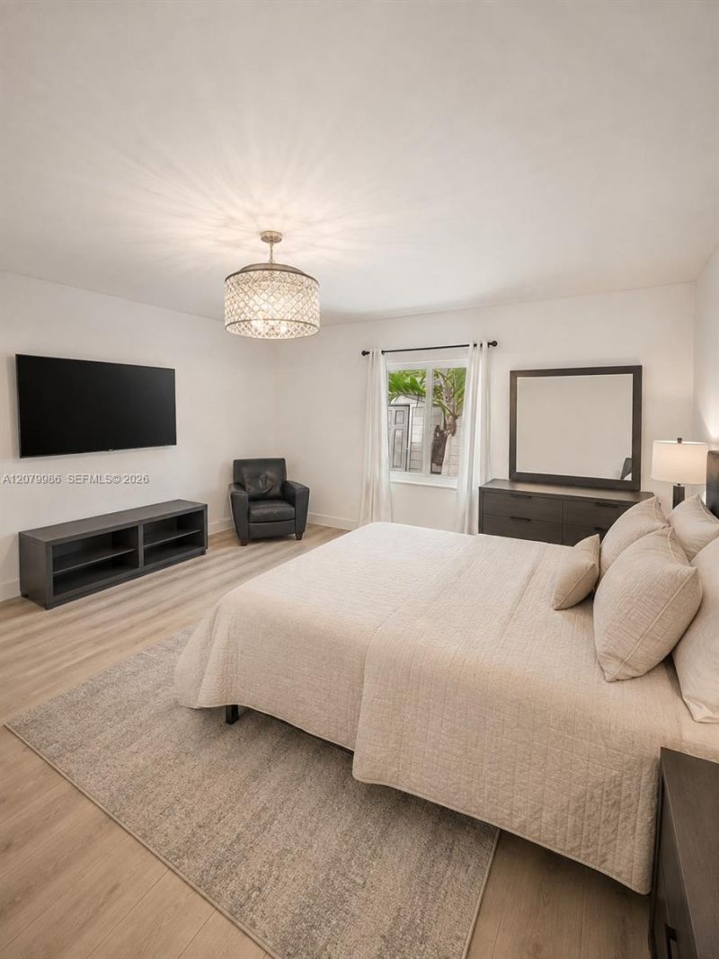 2421 NE 13th St, Fort Lauderdale, FL 33304 Photo