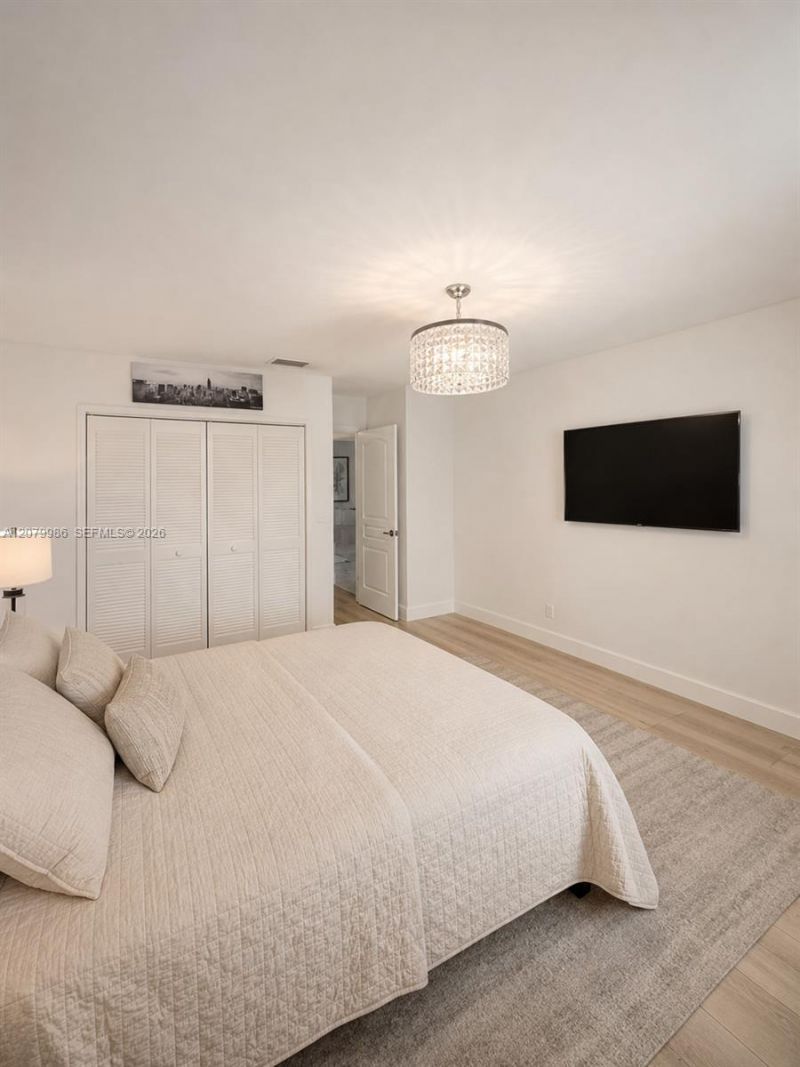 2421 NE 13th St, Fort Lauderdale, FL 33304 Photo