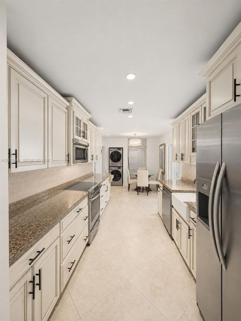 2421 NE 13th St, Fort Lauderdale, FL 33304 Photo