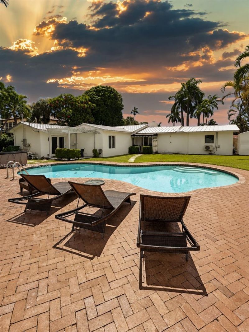 2421 NE 13th St, Fort Lauderdale, FL 33304 Photo