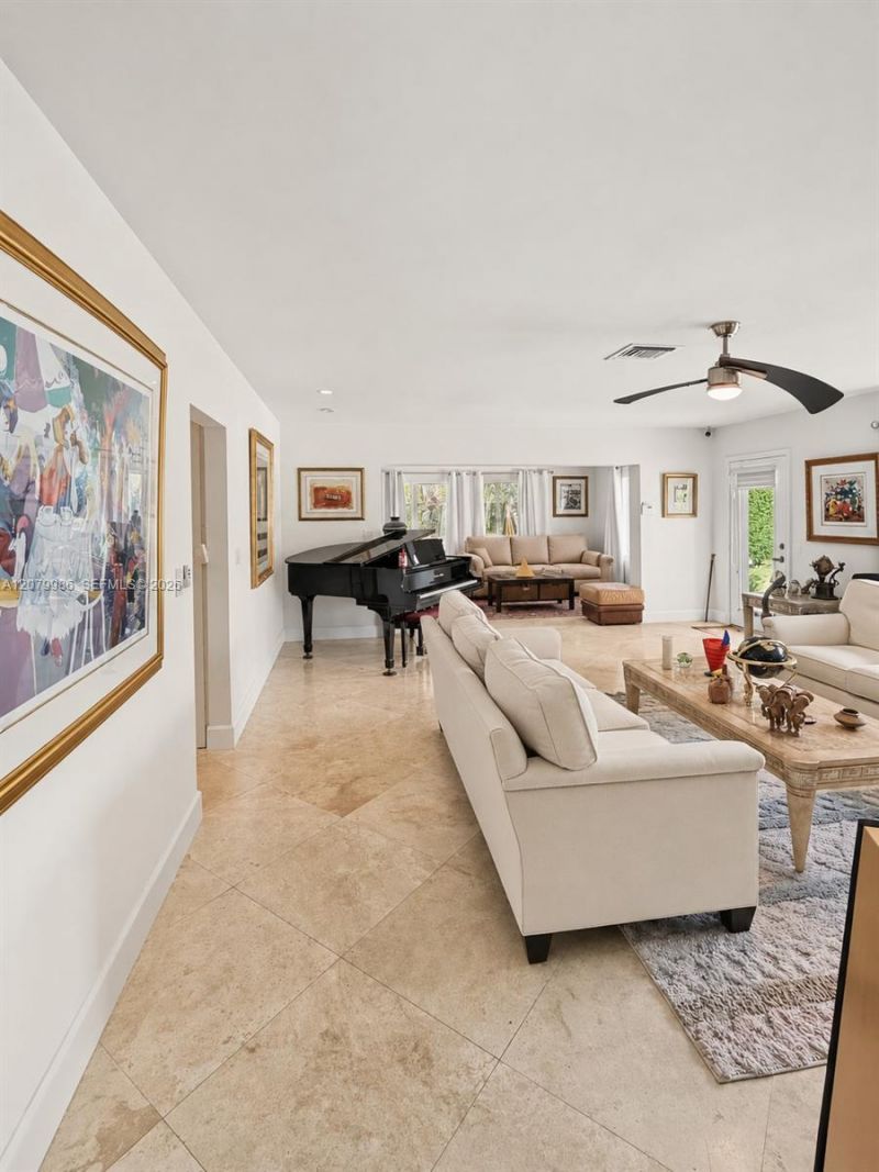 2421 NE 13th St, Fort Lauderdale, FL 33304 Photo