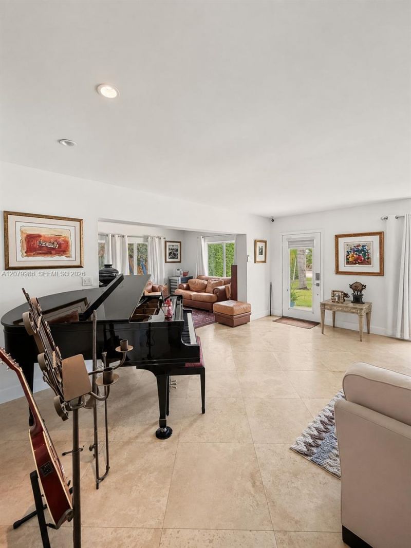 2421 NE 13th St, Fort Lauderdale, FL 33304 Photo