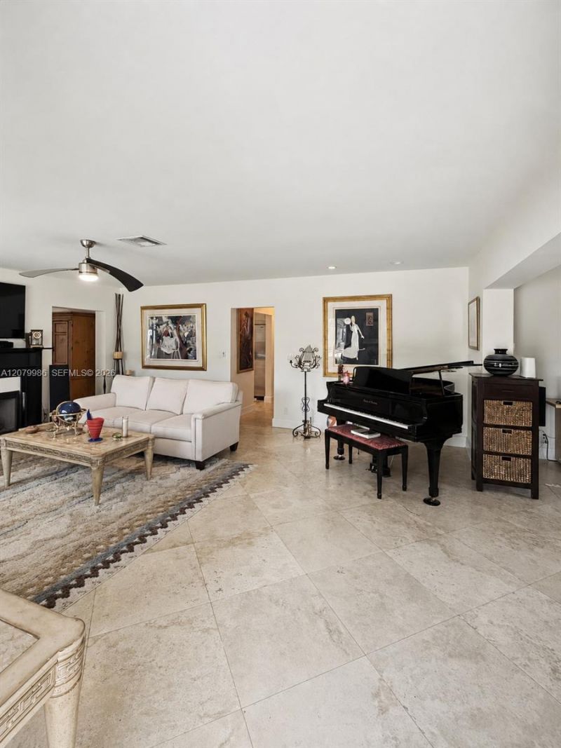 2421 NE 13th St, Fort Lauderdale, FL 33304 Photo