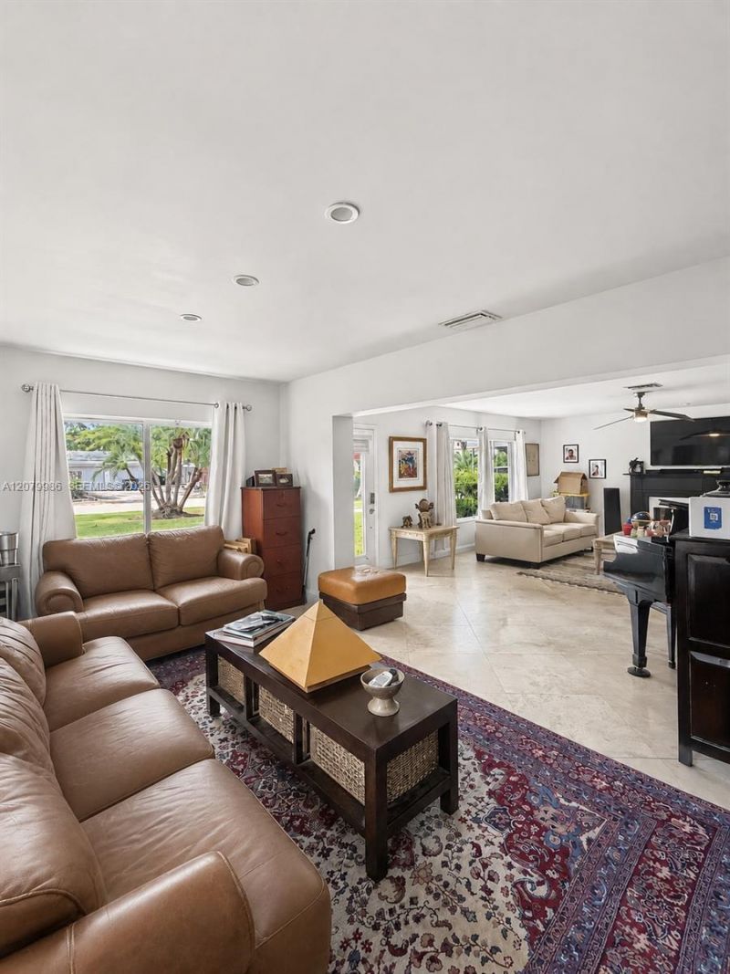 2421 NE 13th St, Fort Lauderdale, FL 33304 Photo