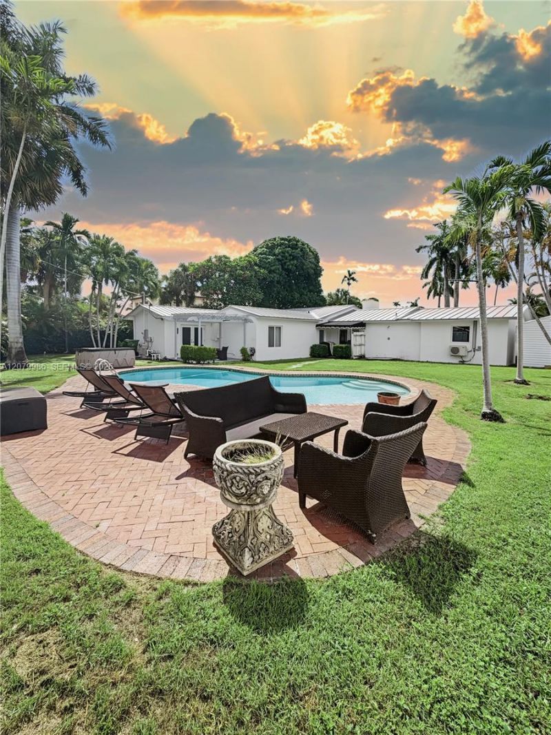 2421 NE 13th St, Fort Lauderdale, FL 33304 Photo