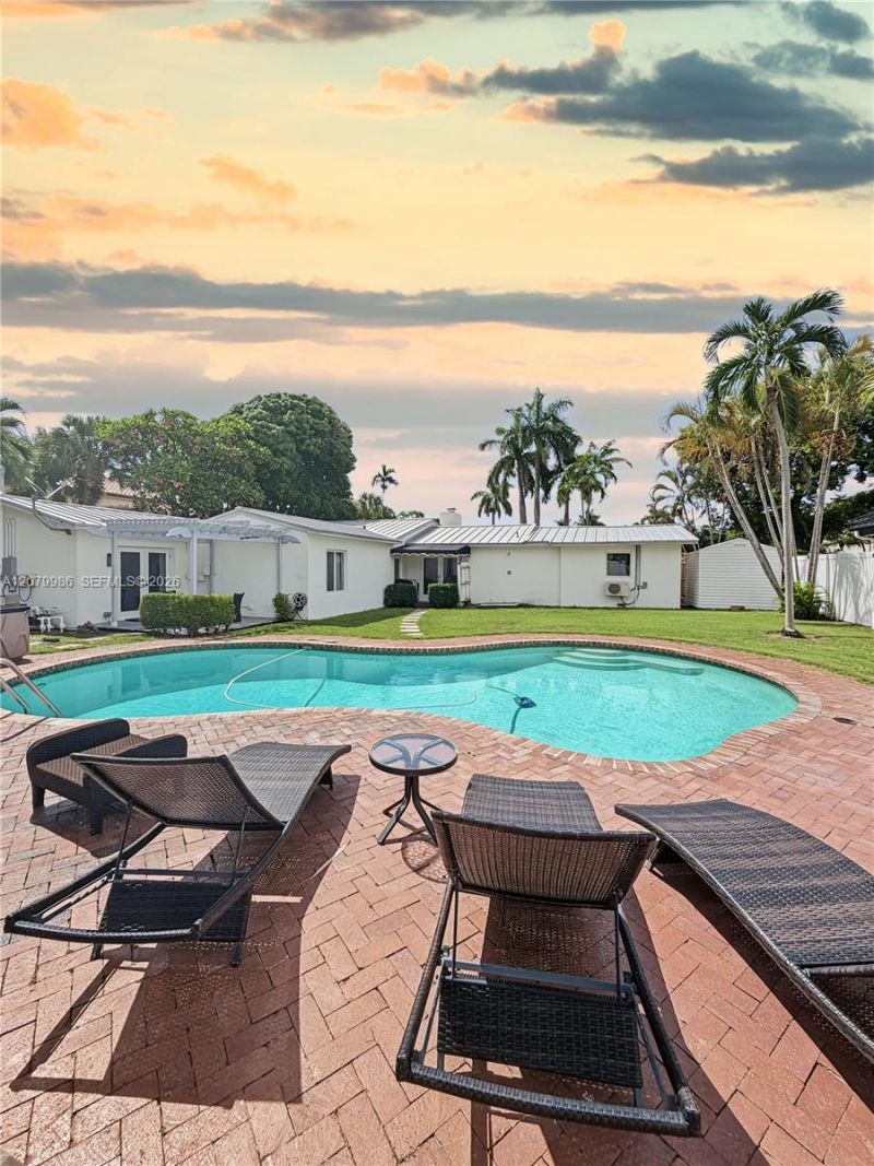 2421 NE 13th St, Fort Lauderdale, FL 33304 Photo