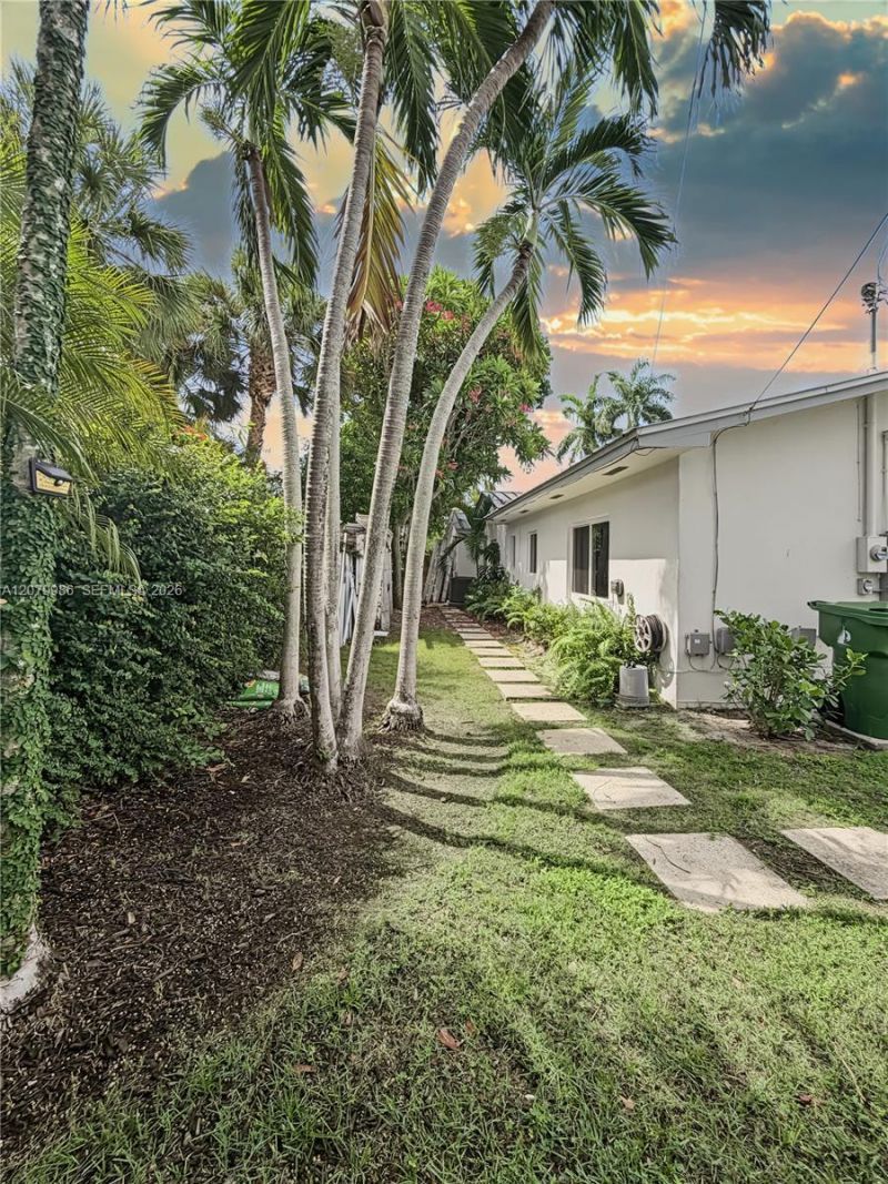 2421 NE 13th St, Fort Lauderdale, FL 33304 Photo