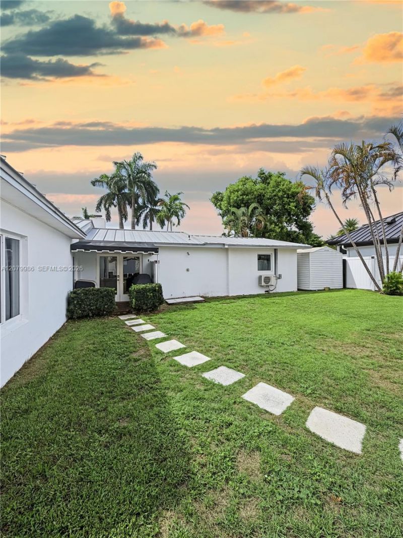 2421 NE 13th St, Fort Lauderdale, FL 33304 Photo