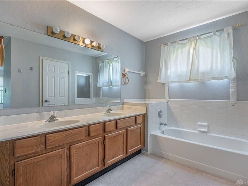 815 Hunters Ridge Drive, Fairborn, OH 45324 Photo 14