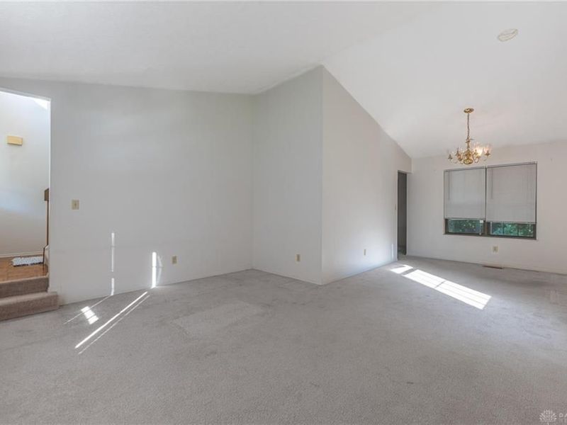 815 Hunters Ridge Drive, Fairborn, OH 45324 Photo 3