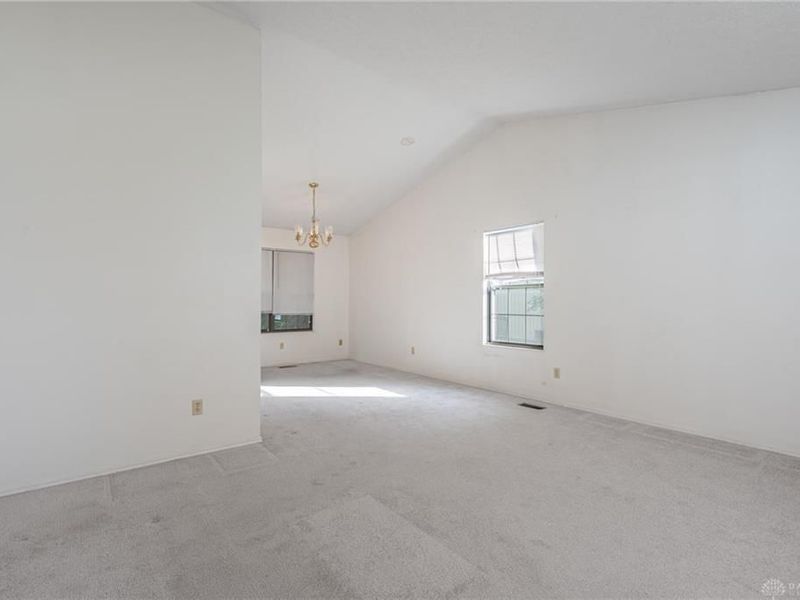 815 Hunters Ridge Drive, Fairborn, OH 45324 Photo 4