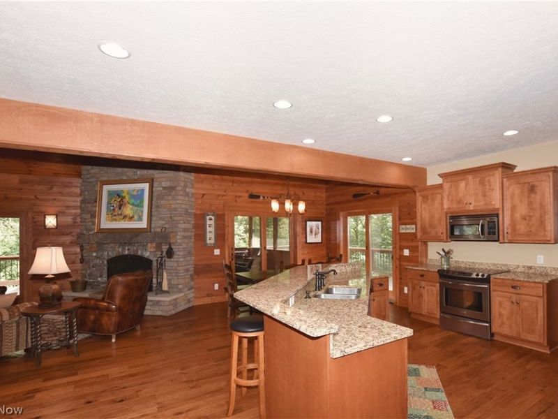 1321 Whispering Pines Drive SW, Dellroy, OH 44620 Photo 12