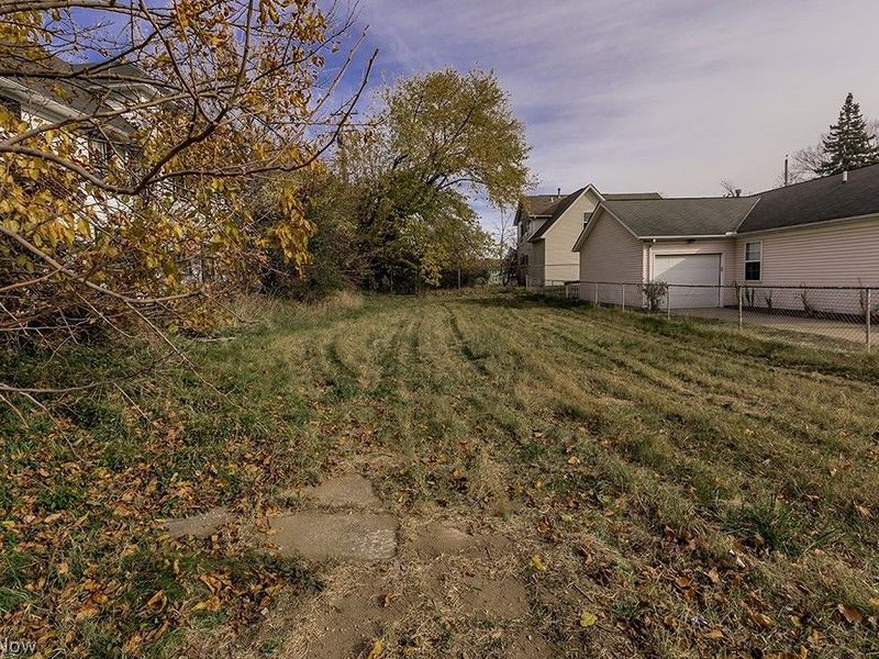 861 Lakeview Road, Cleveland, OH 44108 Photo 2