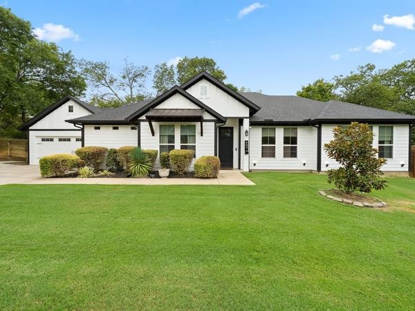 407 W Light Street, Waxahachie, TX 75165