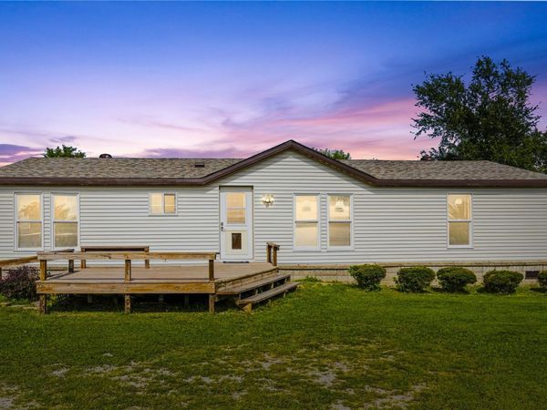 1060 285th St, Tipton, IA 52772