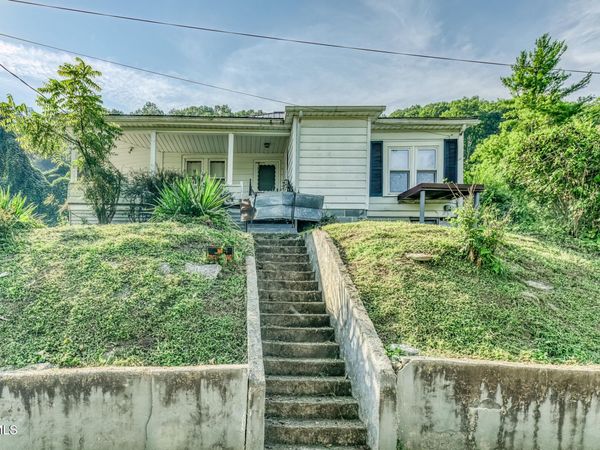 242 Robinson Avenue, Pennington Gap, VA 24277