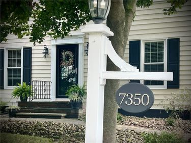 7350 Westgate Lane, Liverpool, NY 13090