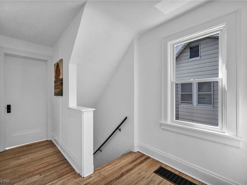 18101 Hiller Avenue, Cleveland, OH 44119 Photo 21