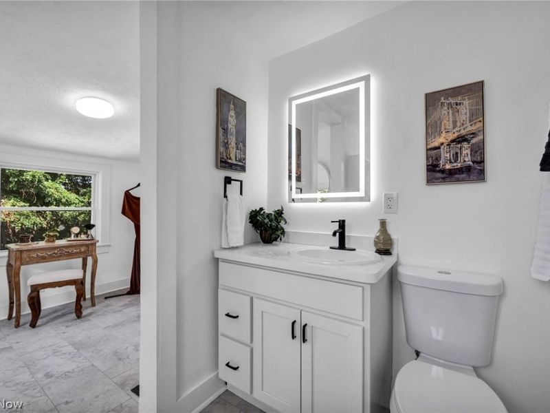 18101 Hiller Avenue, Cleveland, OH 44119 Photo 24
