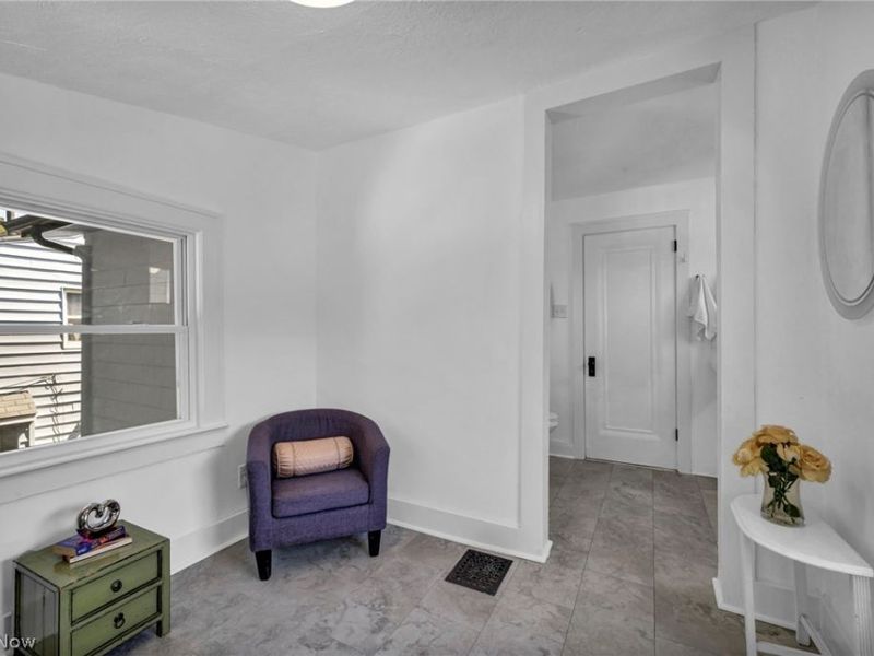 18101 Hiller Avenue, Cleveland, OH 44119 Photo 26
