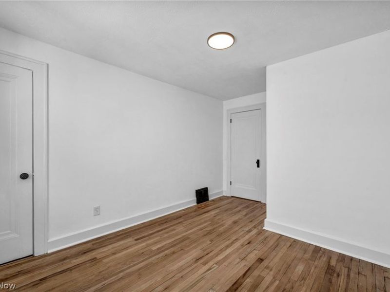 18101 Hiller Avenue, Cleveland, OH 44119 Photo 27
